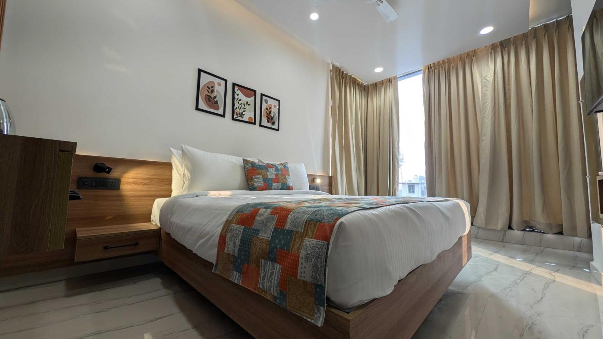 Hotel O Vasu Palace Ayodhya Kültér fotó