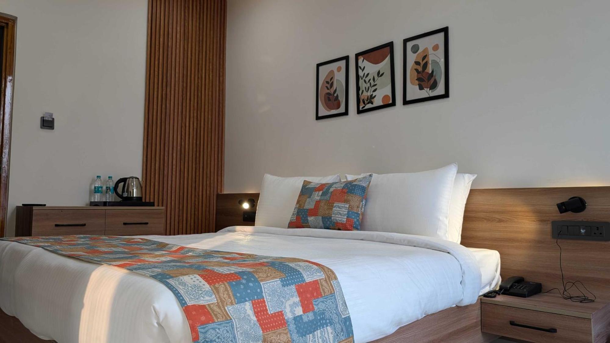 Hotel O Vasu Palace Ayodhya Kültér fotó