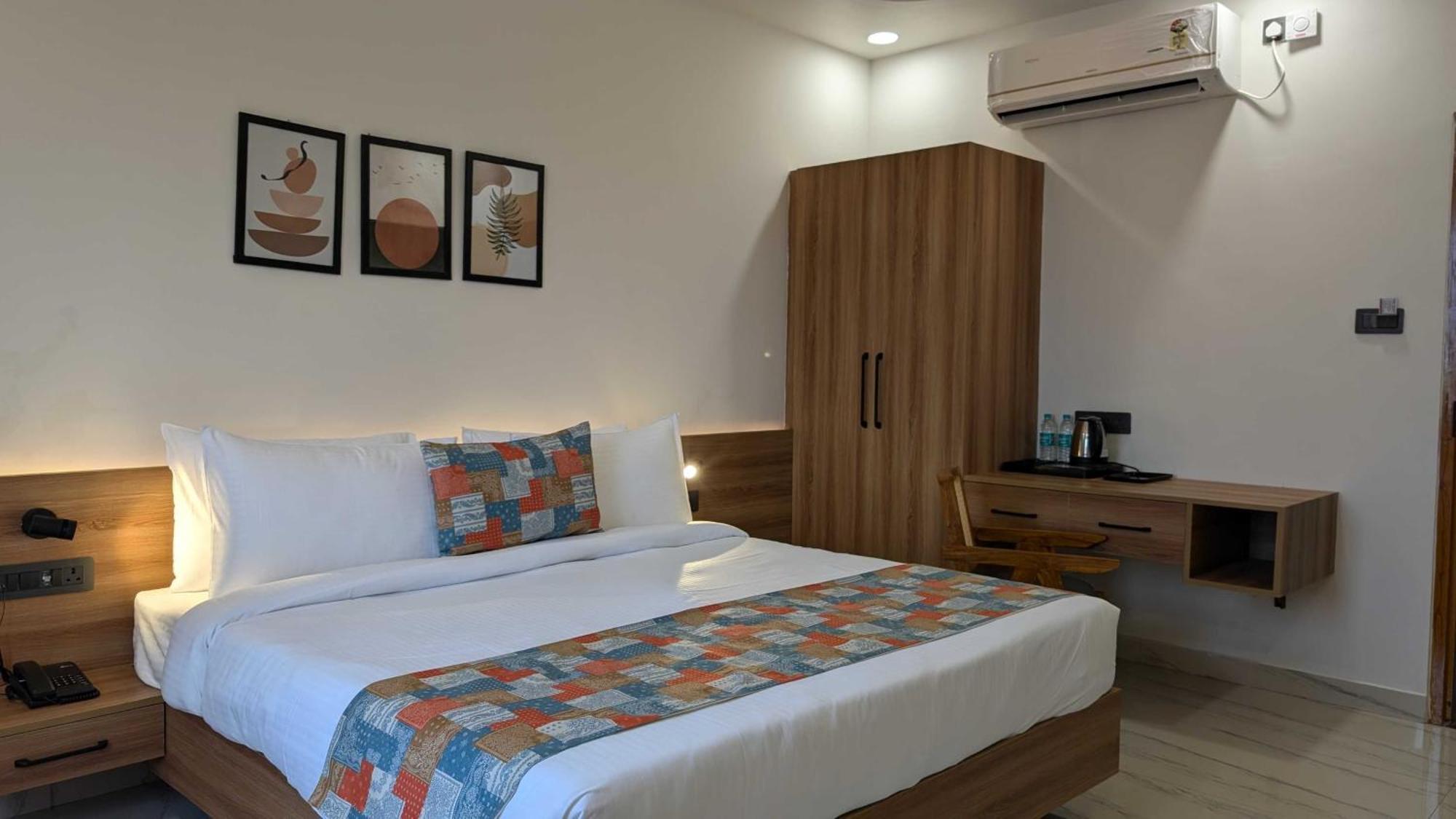 Hotel O Vasu Palace Ayodhya Kültér fotó